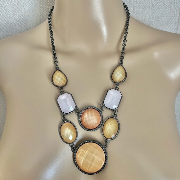 Costume Jewelry ‘Gem’ Necklace - Picture 7 of 10